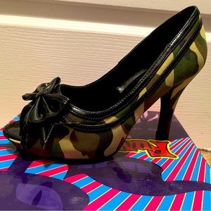 Camo heels by Funtasma *size 8*